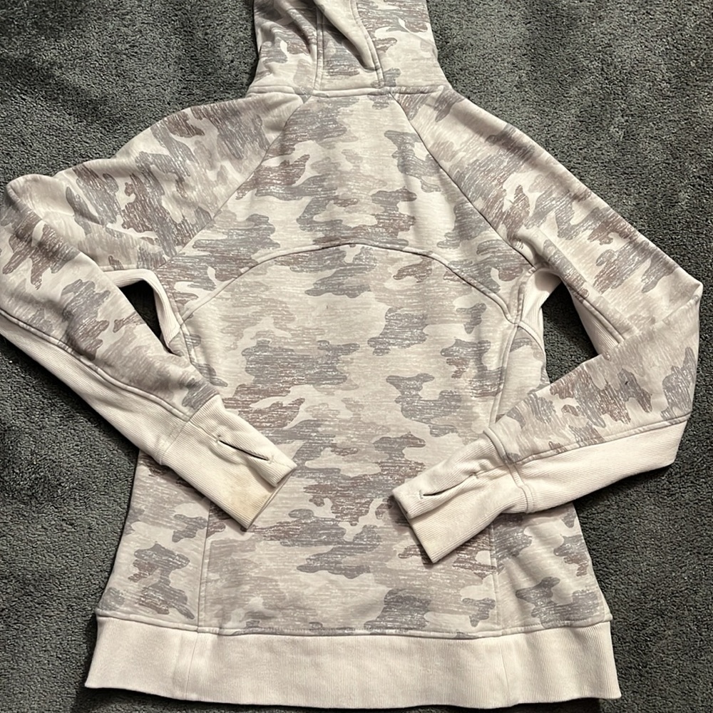 Athleta Triumph Hoodie in Gypsum Camo - Picture 5 of 14